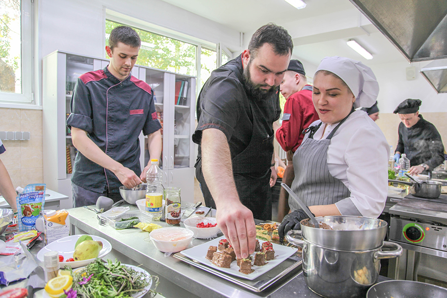 ��������� ��������� ������������ � ��������� ������ ����� ������� �������� ��������� ������� � �����