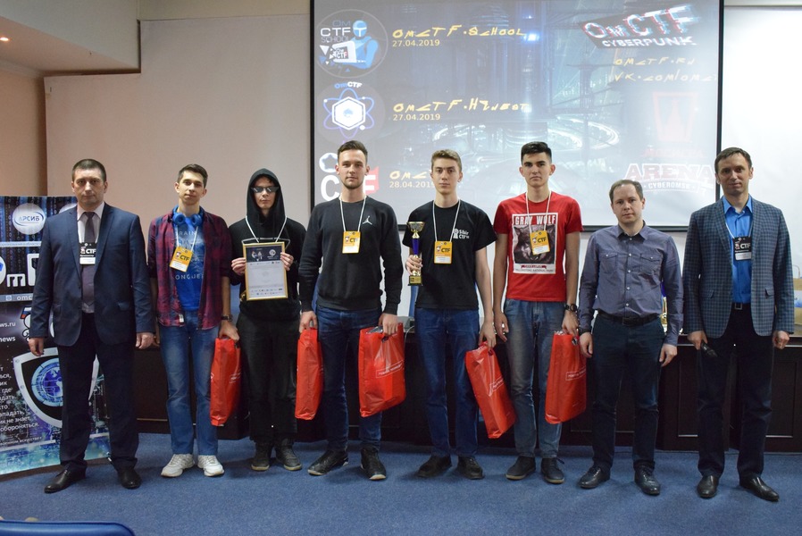 �� ����� ���������� � ����������: �������� ����� �������� ���������� �� OmCTF-2019