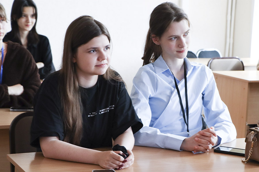 �������� � �������: ����� 300 ���������� ������� ����� ������ � �����  